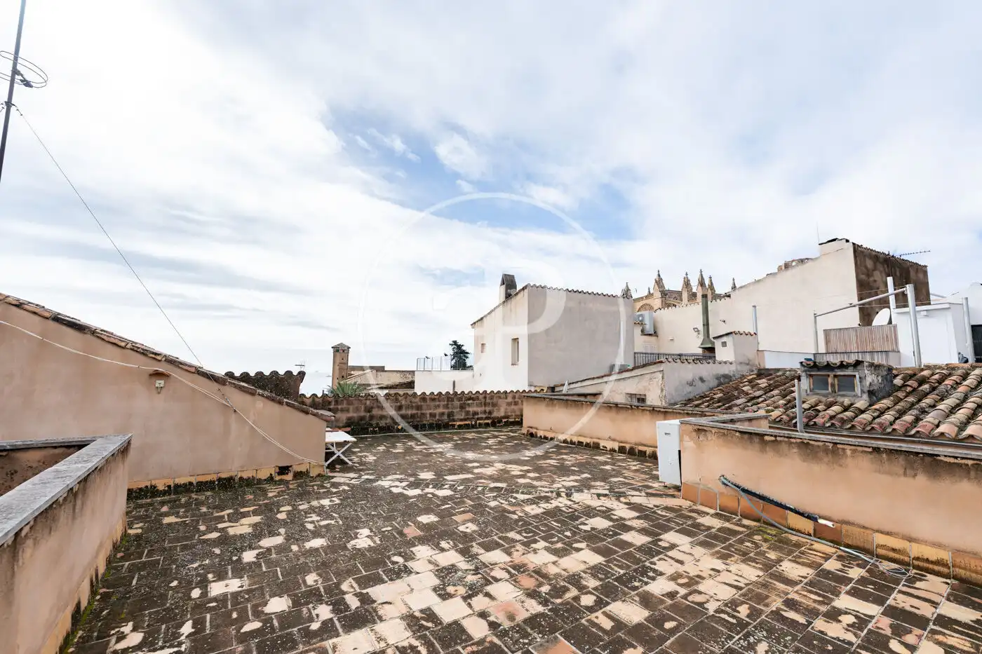 Außenansicht von Wohnung zum Verkauf in  Palma de Mallorca mit Klimaanlage, Heizung und Balkon