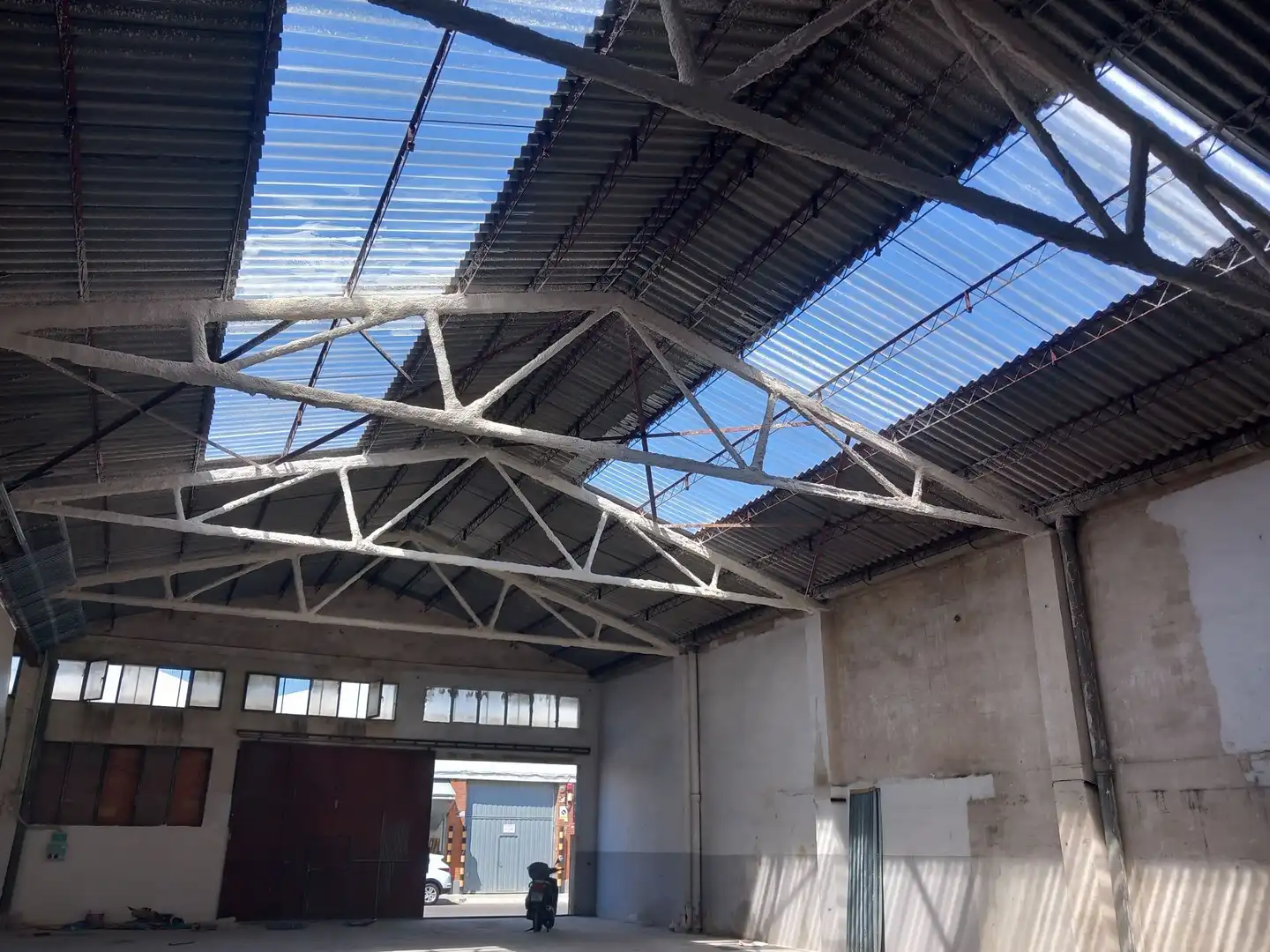 Außenansicht von Fabrikhallen zur Miete in L'Hospitalet de Llobregat