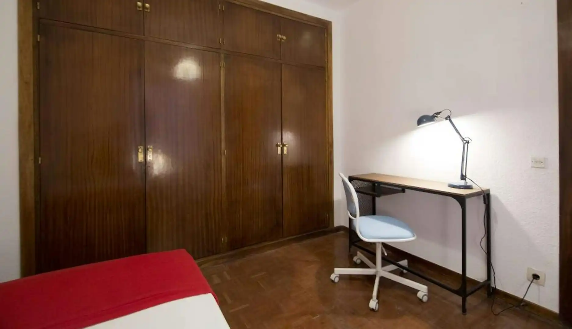 Bedroom of Flat for share in Madrid  with Heating, Washing machine and Internet