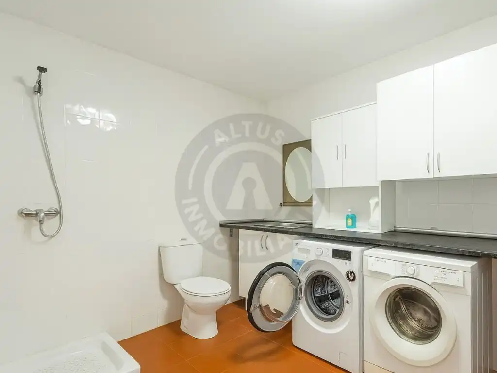 Bathroom of Houses for sale in Cáceres  with Swimming Pool, Oven and Washing machine