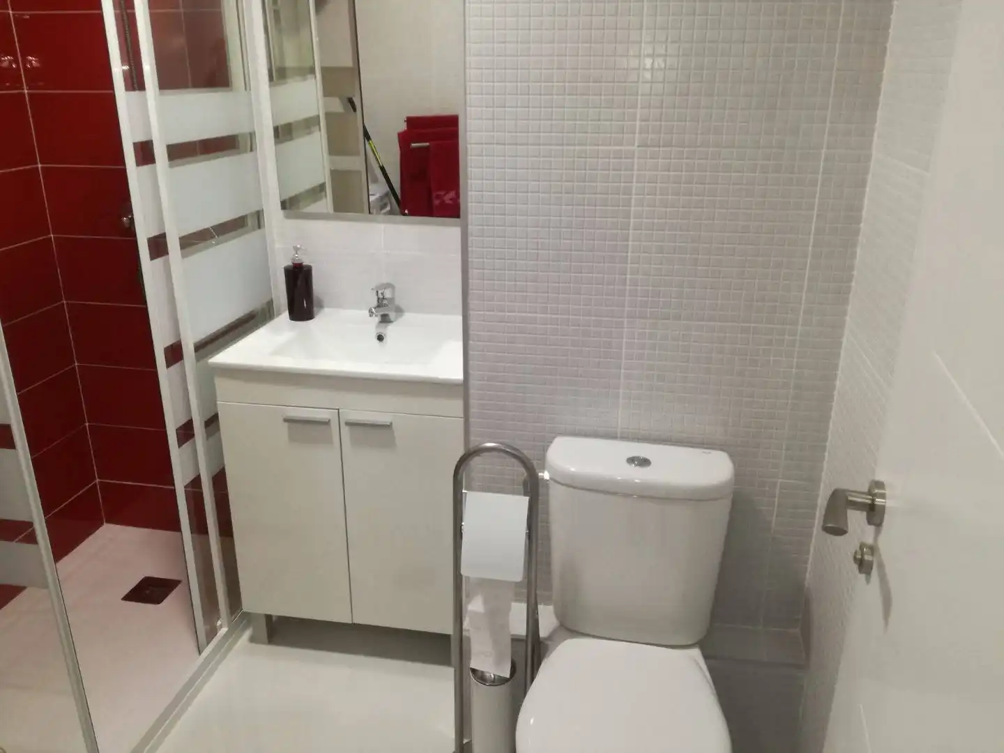 Baño de Estudio de alquiler en Vélez-Málaga con Amueblado, Lavadora y Microondas