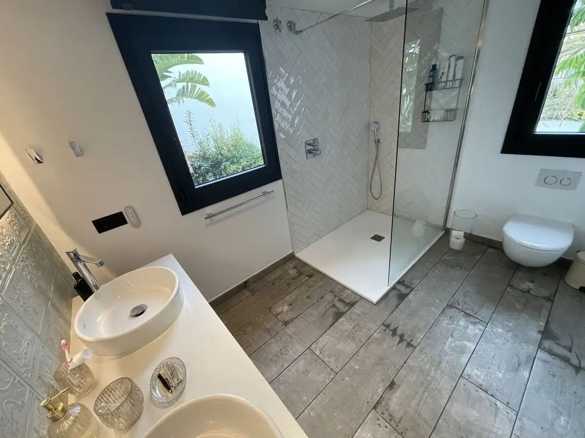 Baño de Casa o chalet de alquiler en Marbella con Aire acondicionado, Jardín privado y Piscina