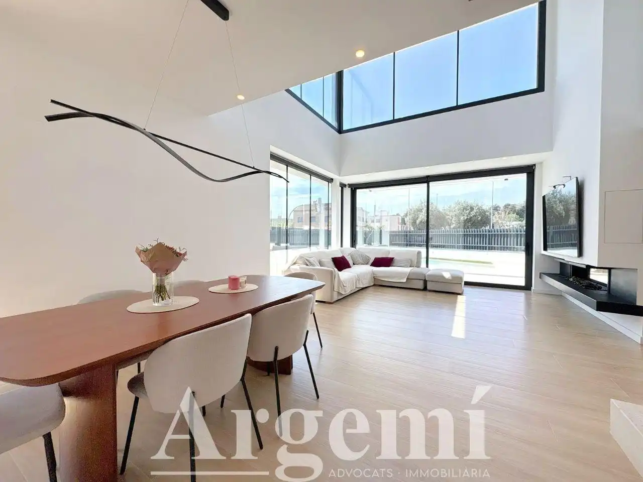 Sala de estar de Casa o chalet en venta en Santa Perpètua de Mogoda con Aire acondicionado, Jardín privado y Piscina