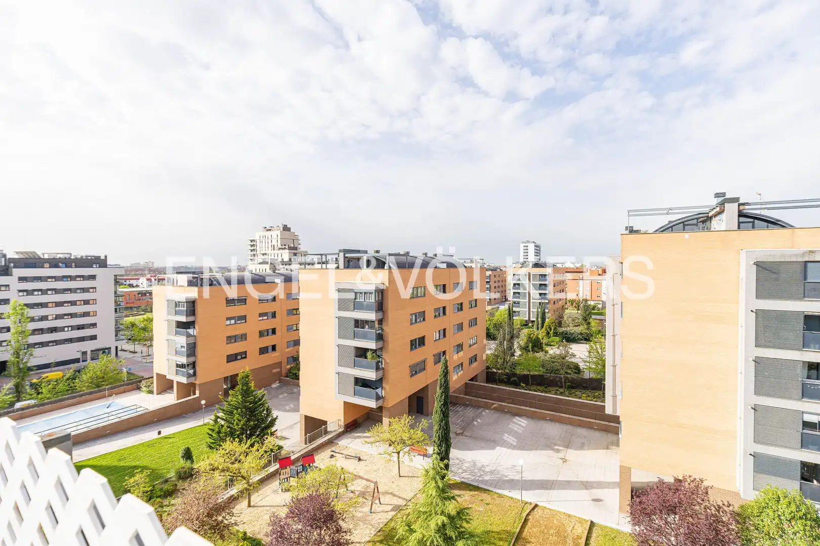 Terraza de Dúplex en venta en Alcorcón con Aire acondicionado, Calefacción y Jardín privado
