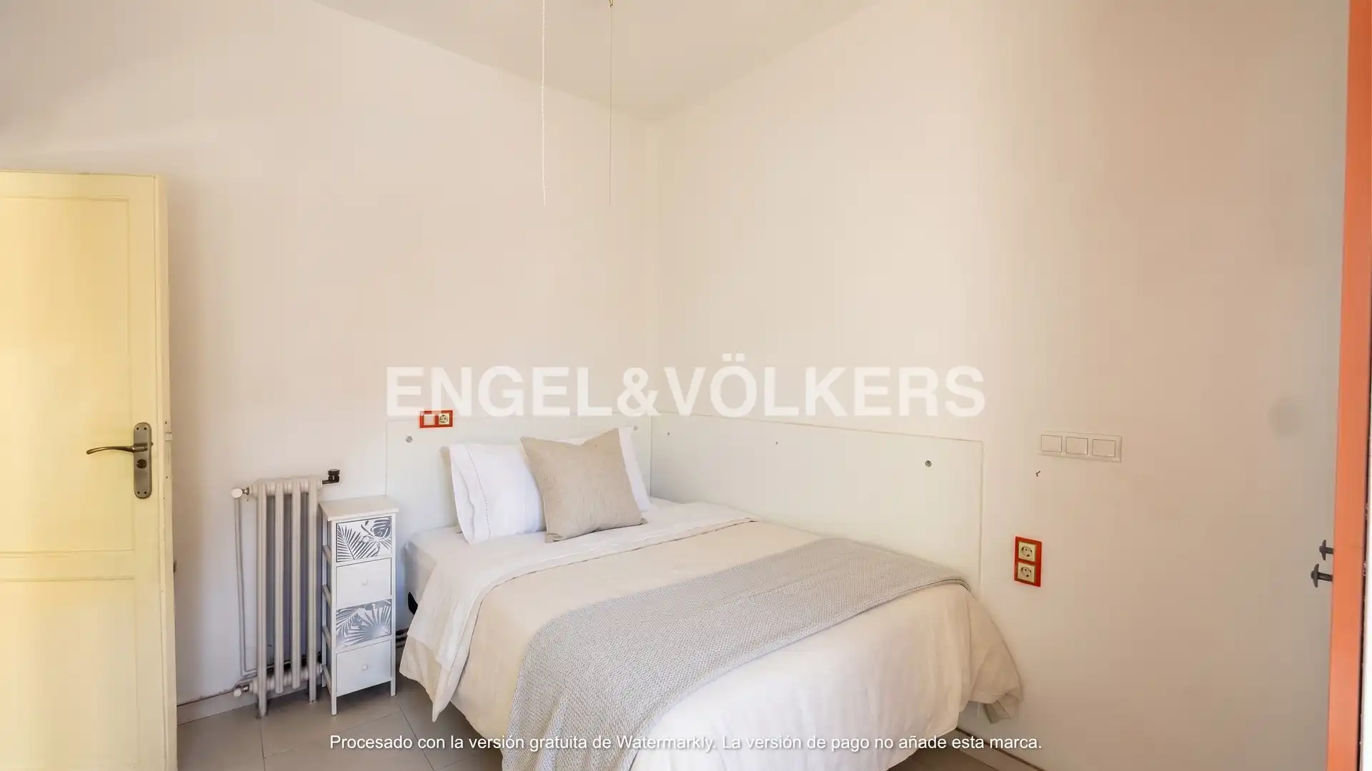 Schlafzimmer von Wohnung zur Miete in Madrid mit Heizung, Möbliert und Balkon
