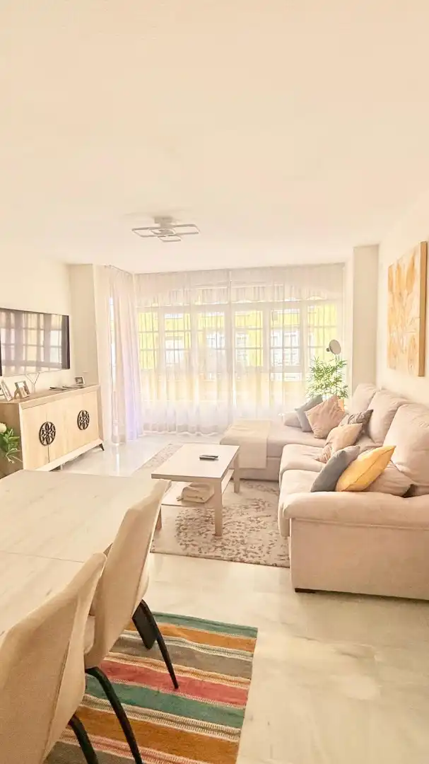 Sala d'estar de Pis en venda en Estepona amb Aire condicionat, Calefacció i Terrassa