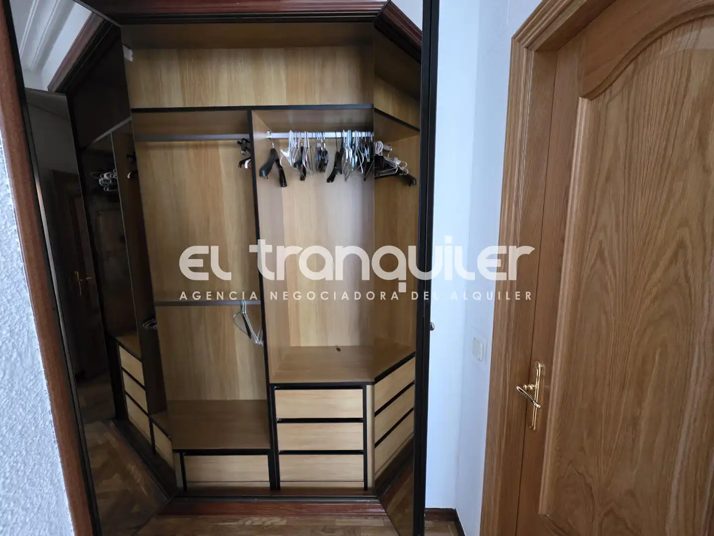 Dormitori de Pis de lloguer en Madrid amb Aire condicionat, Parquet i Piscina