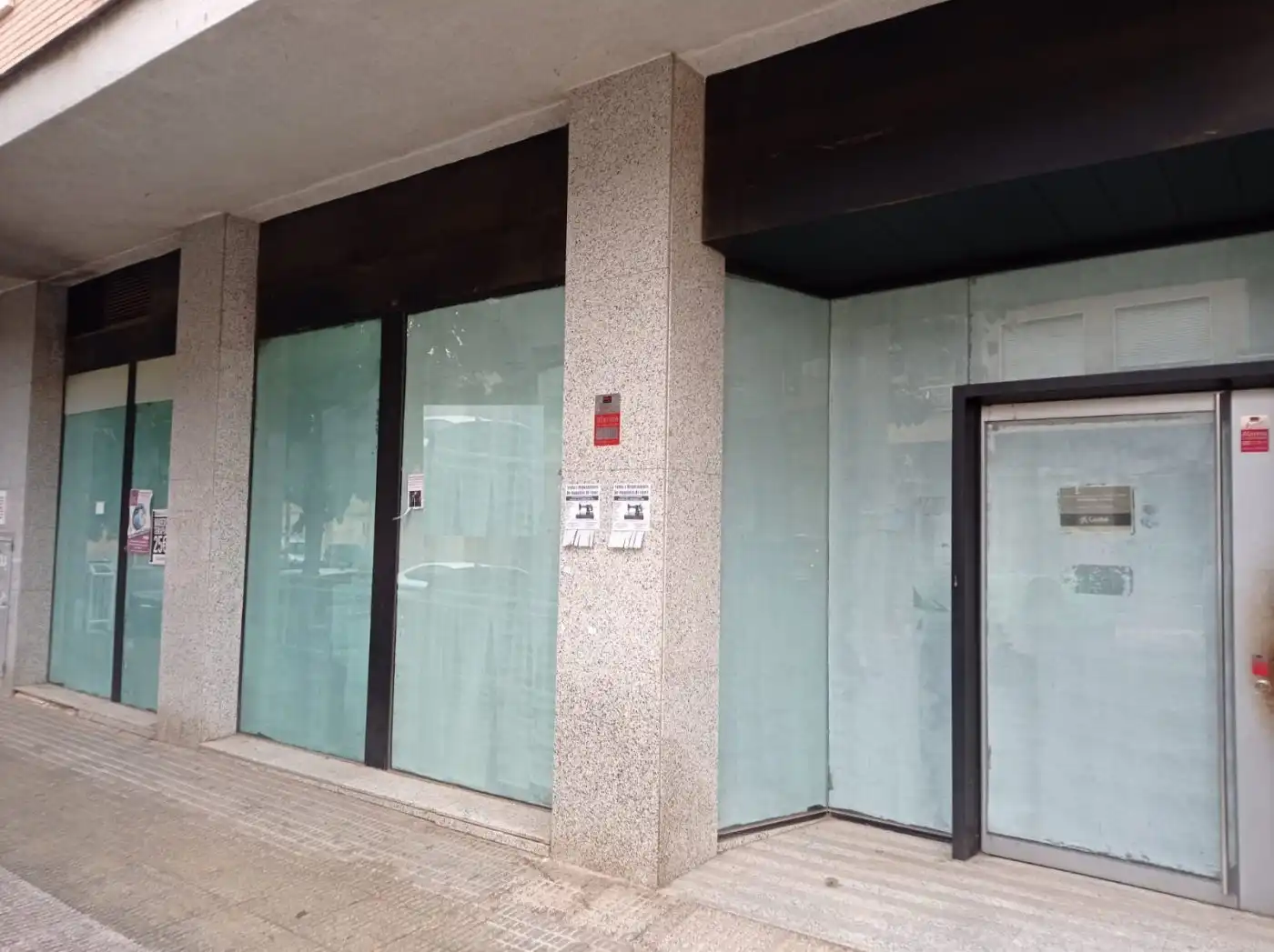 Local comercial en venta en Avenida Fabian Escribano 26