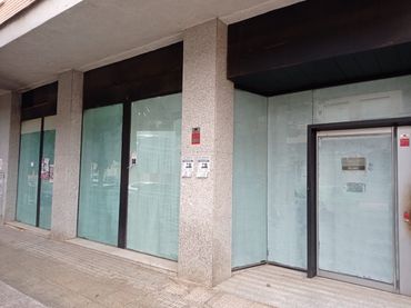 Local comercial en venda a Avenida Fabian Escribano 26