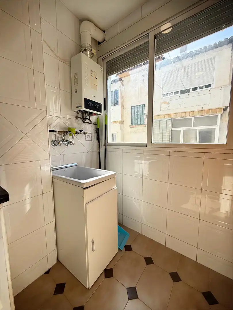 Bany de Pis de lloguer en Granada amb Aire condicionat, Calefacció i Moblat