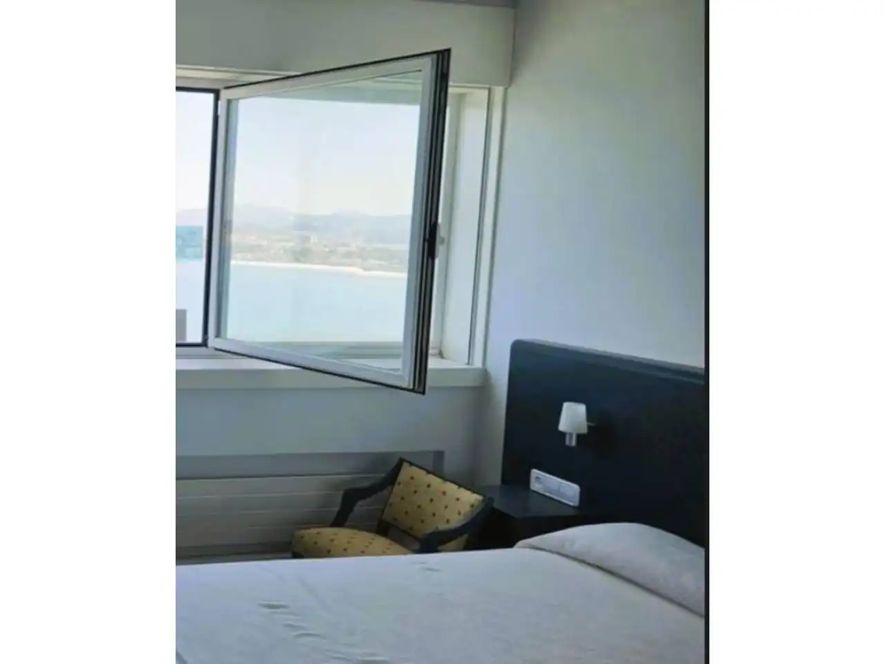 Schlafzimmer von Wohnung zum Verkauf in Vigo  mit Heizung, Parkett und Möbliert