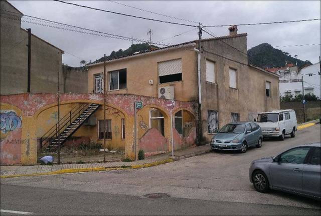 Local comercial en Alquiler en Av de La Safor en Ador