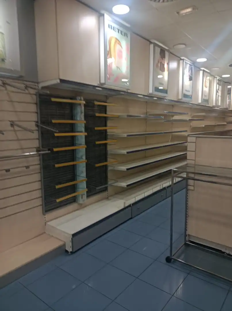 Geschaftsraum zur Miete in Santa Coloma de Gramenet mit Klimaanlage und Alarm