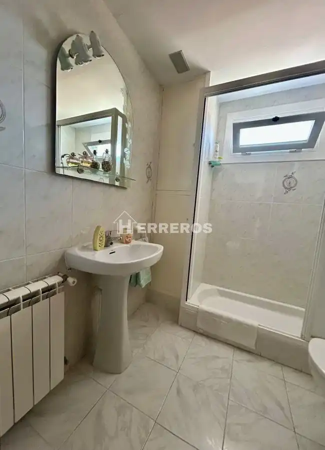 Baño de Casa adosada en venta en Baños de Río Tobía con Aire acondicionado, Calefacción y Parquet
