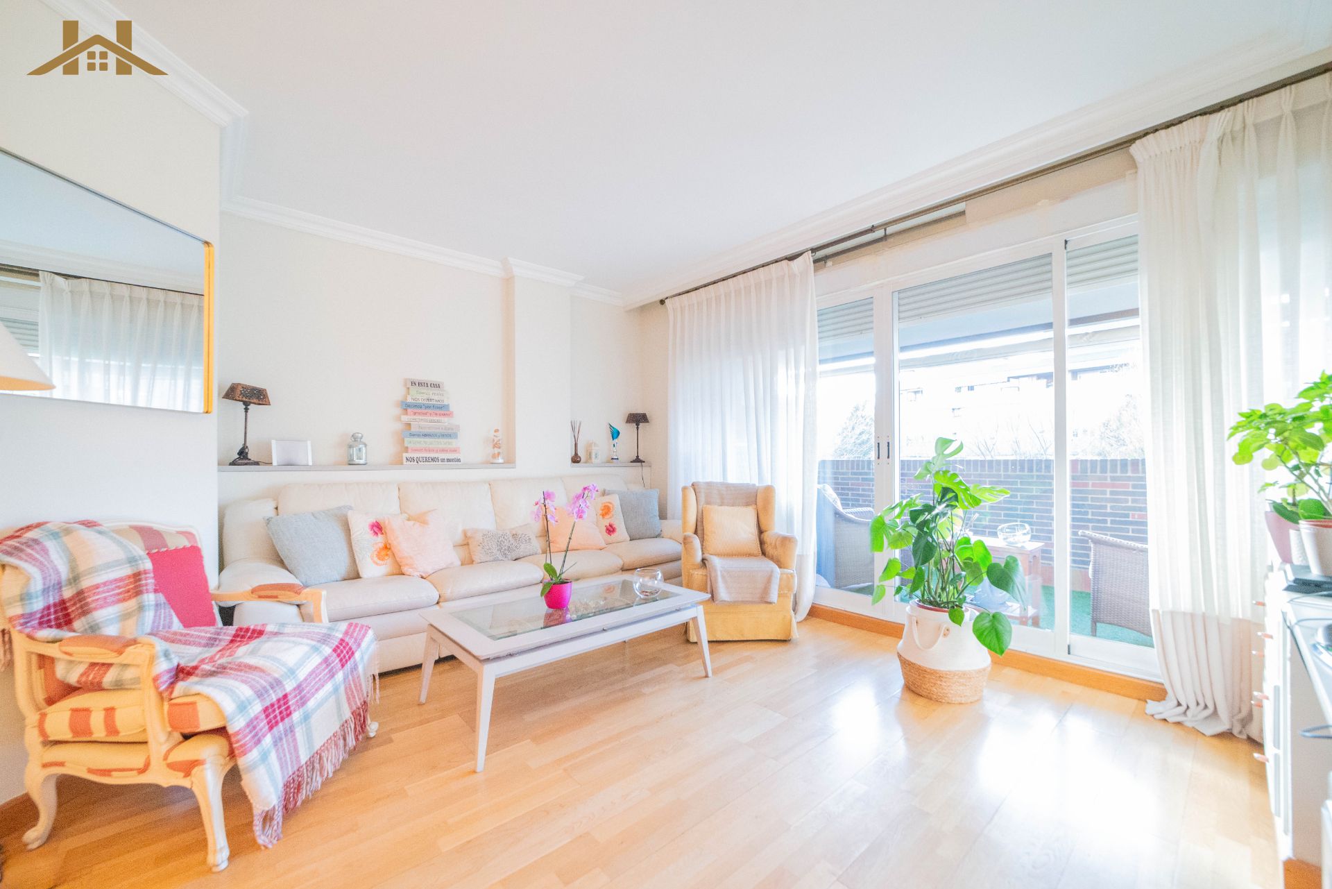 Living room of Flat for sale in Majadahonda  with Heating, Terrace and Storage room