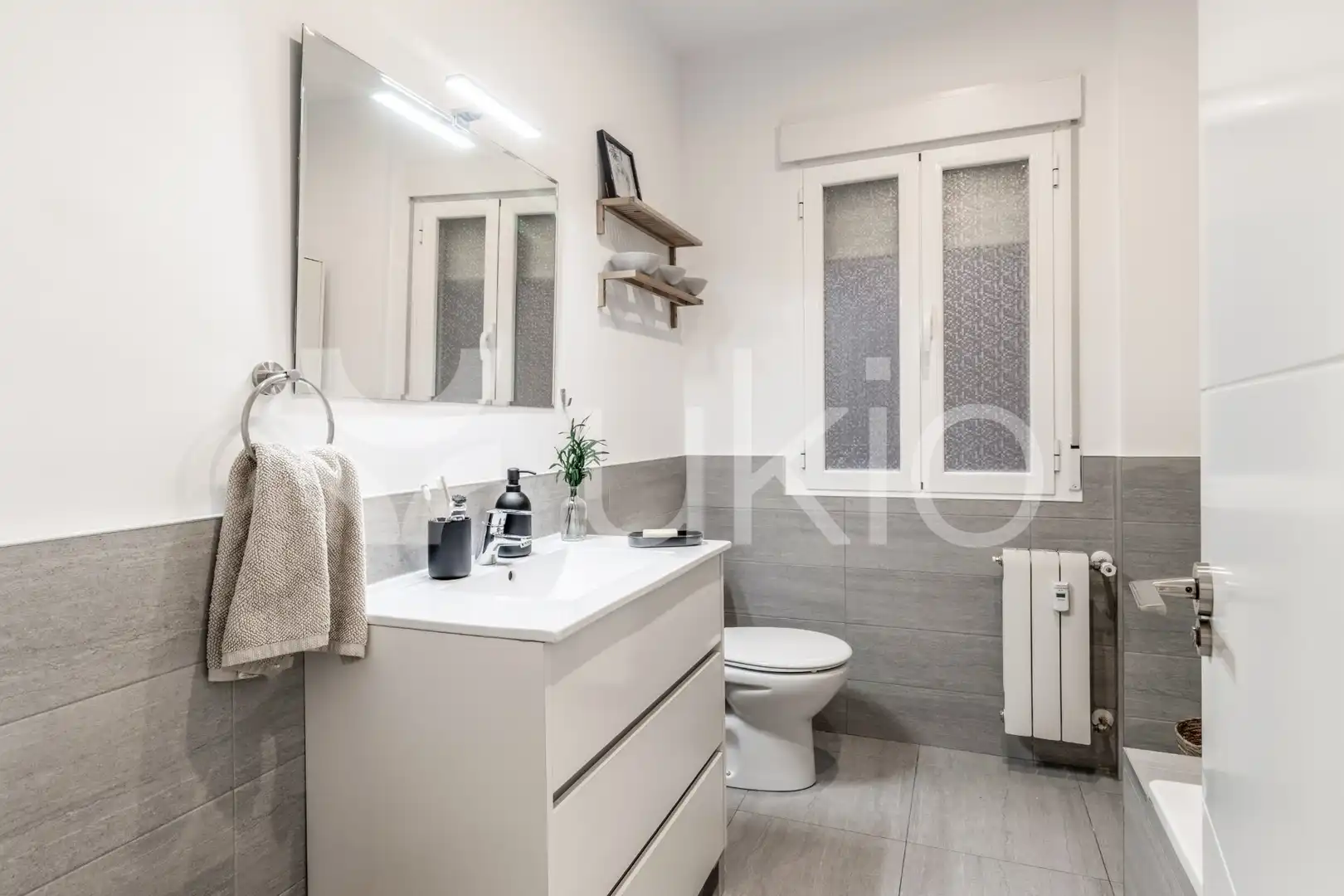 Baño de Apartamento de alquiler en Madrid con Aire acondicionado, Calefacción y Terraza