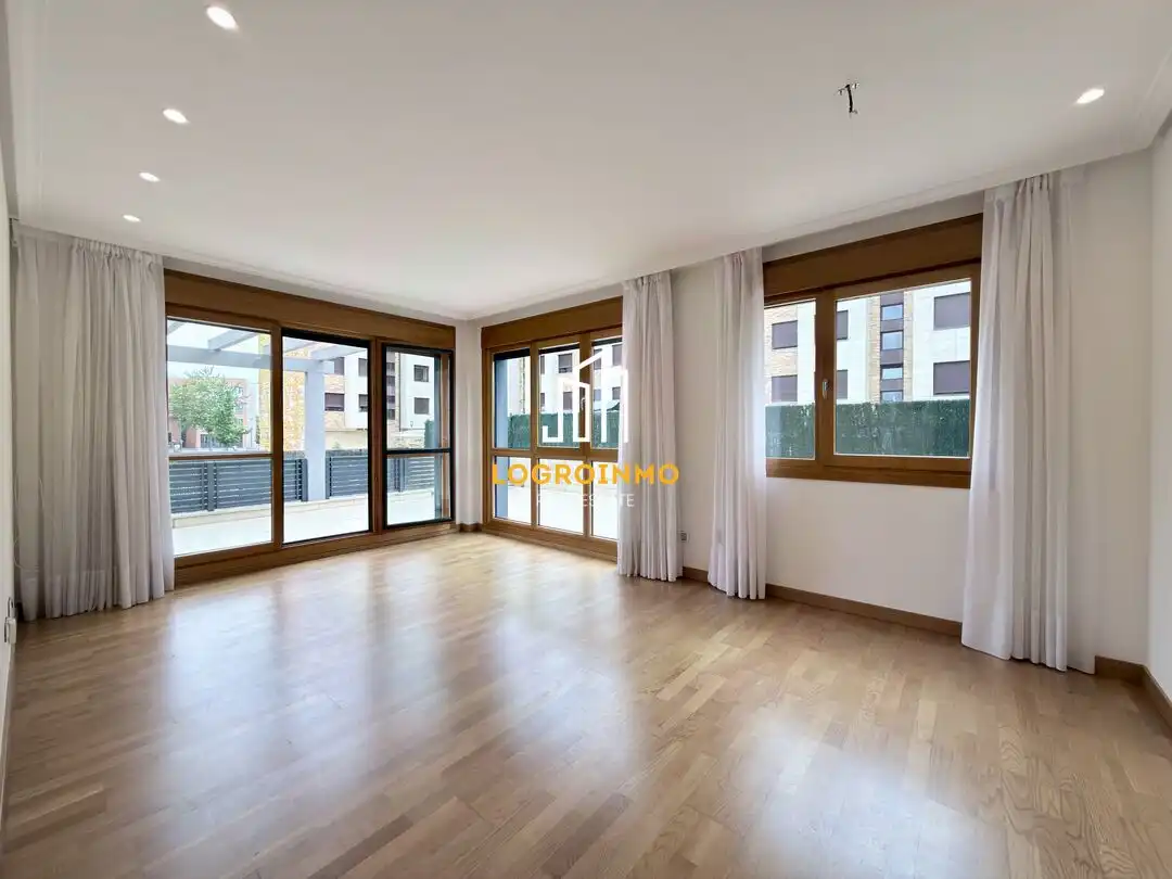 Exterior view of Flat for sale in  Logroño  with Air Conditioner, Heating and Private garden