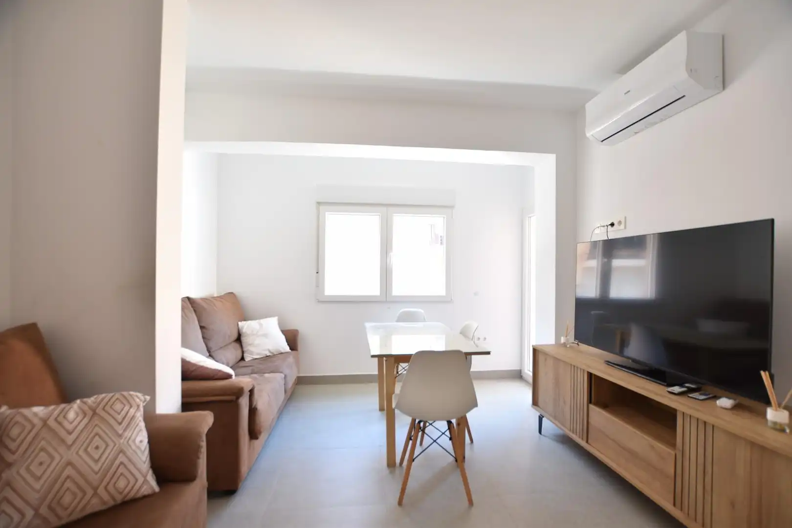Living room of Flat for rent in Granada  with Air Conditioner and Furnished