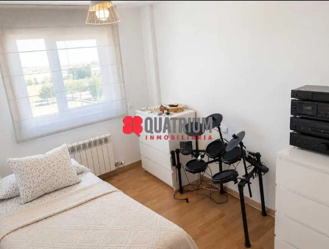 Bedroom of Flat for rent in Santiago de Compostela   with Heating and Furnished