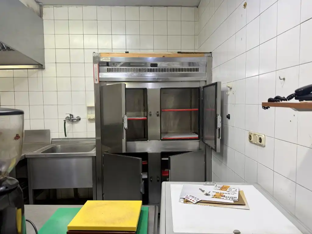 Cuina de Local de lloguer en Benicasim / Benicàssim amb Aire condicionat i Moblat