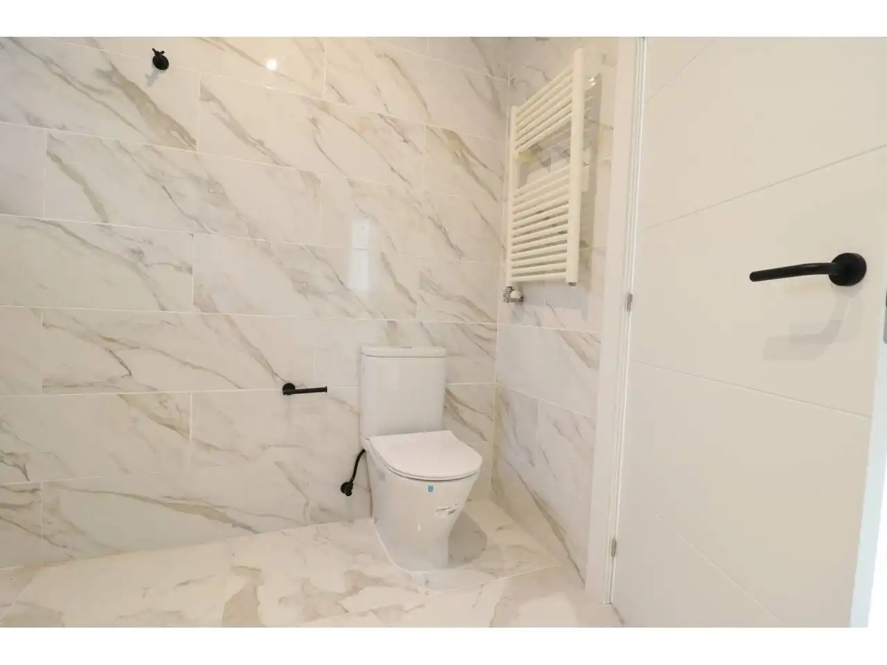 Bathroom of Houses for sale in Sant Cugat del Vallès  with Private garden, Terrace and Swimming Pool