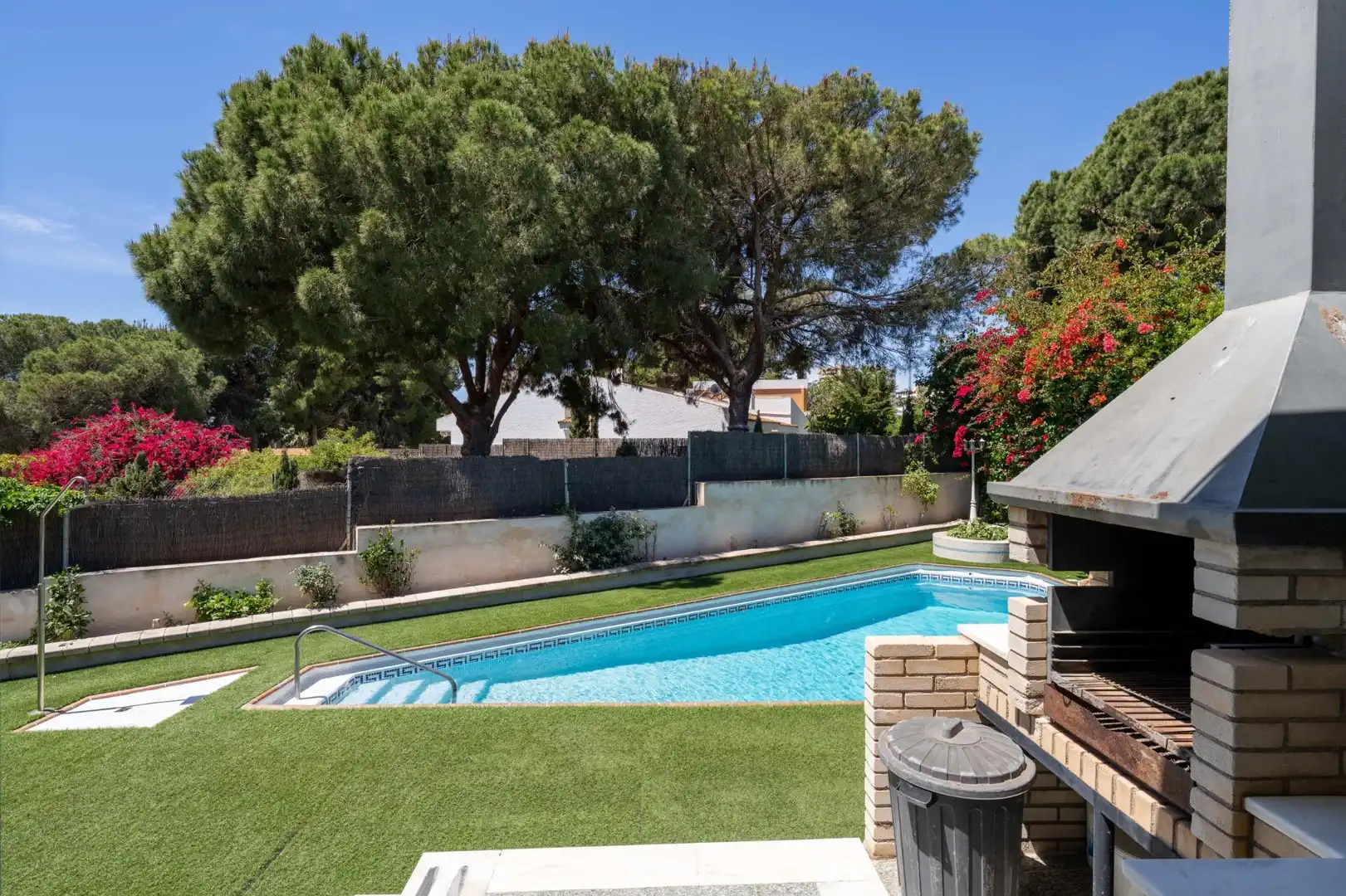 Piscina de Casa o chalet en venta en Roquetas de Mar con Aire acondicionado, Jardín privado y Parquet
