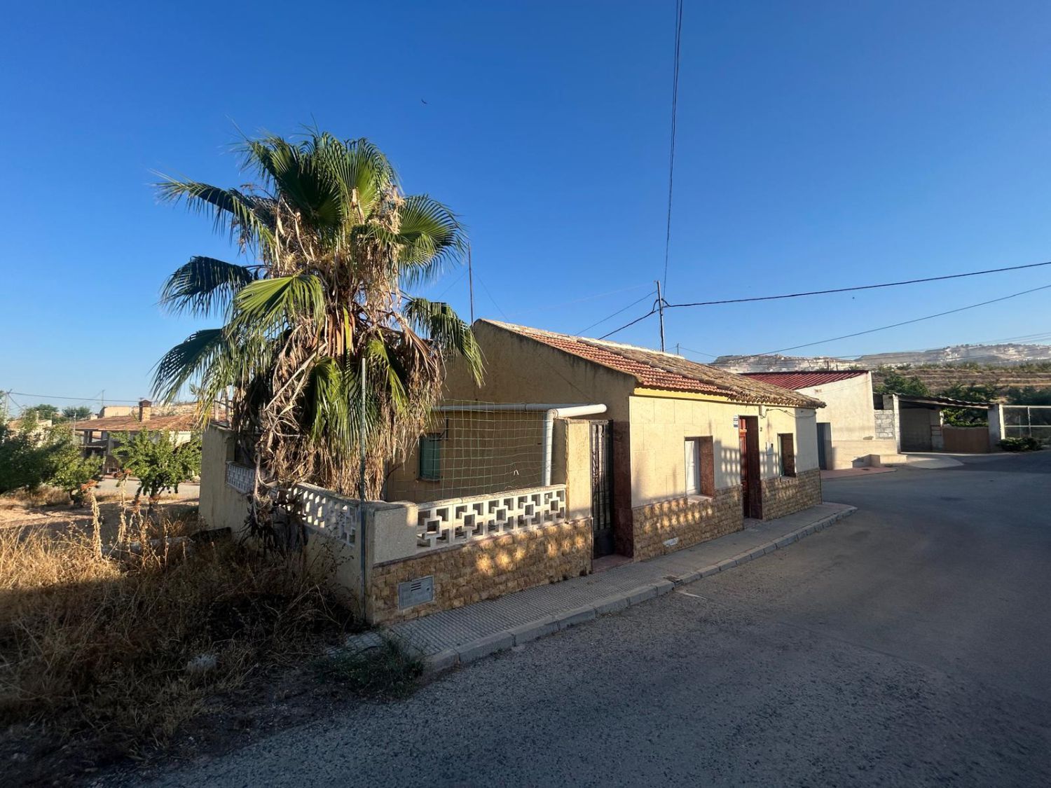 Vista exterior de Casa o xalet en venda en Algueña amb Terrassa