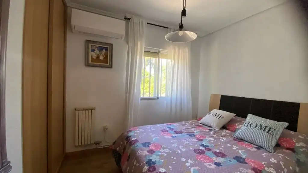 Dormitori de Casa o xalet en venda en Cadalso de los Vidrios amb Aire condicionat, Calefacció i Jardí privat