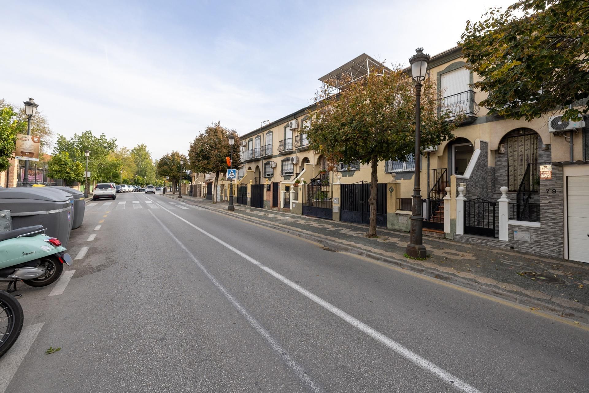 Vista exterior de Casa adosada en venda en Atarfe amb Aire condicionat, Traster i Balcó