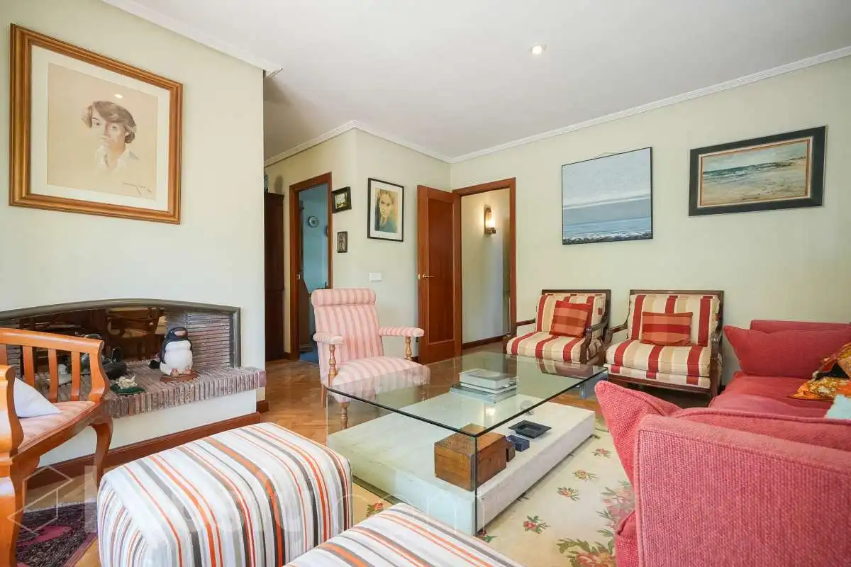 Living room of Houses for sale in Madrid  with Air Conditioner, Heating and Private garden