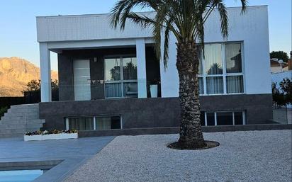 Vista exterior de Casa o xalet en venda en Orihuela amb Aire condicionat, Calefacció i Jardí privat
