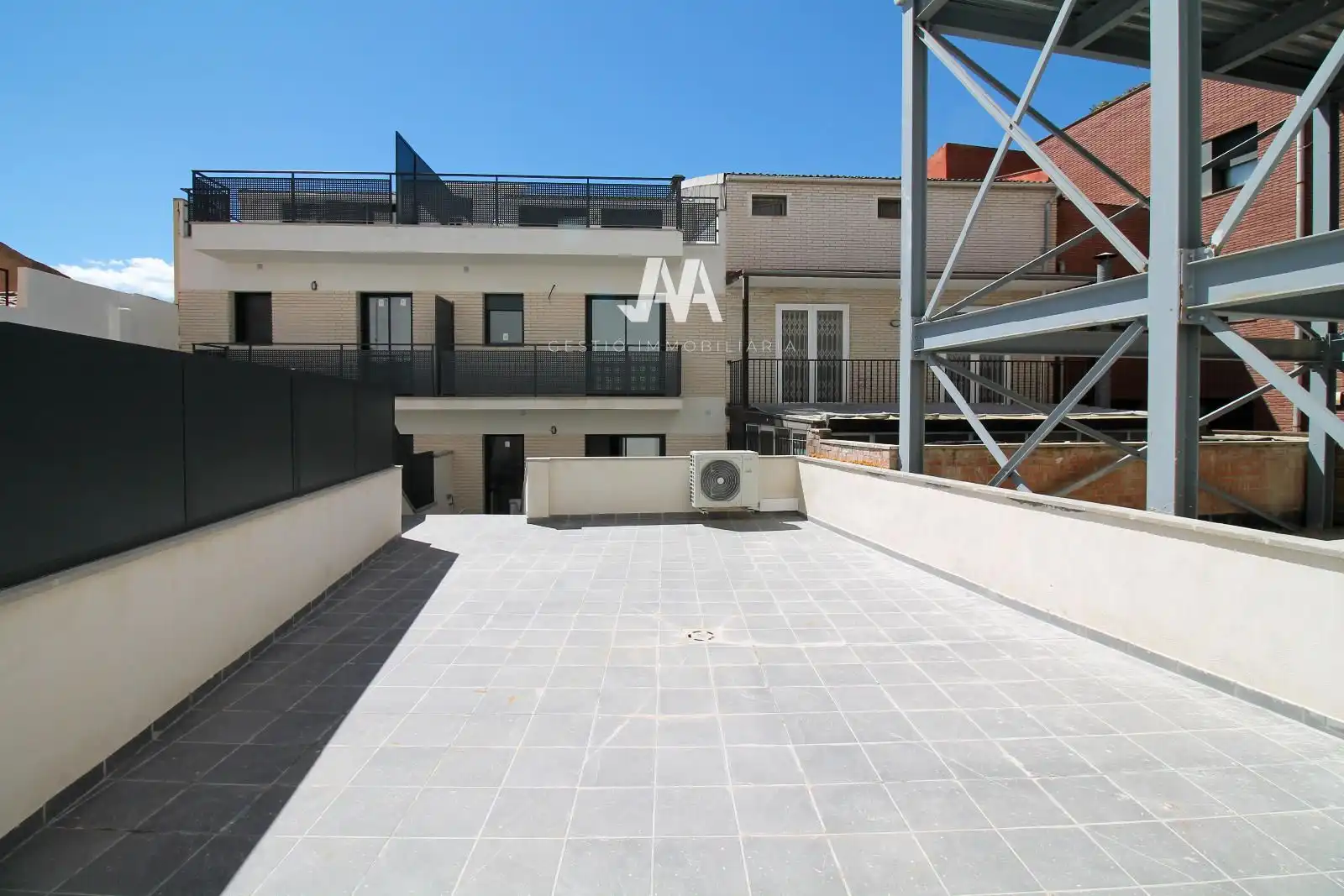 Vista exterior de Dúplex en venta en Igualada con Calefacción, Terraza y Horno