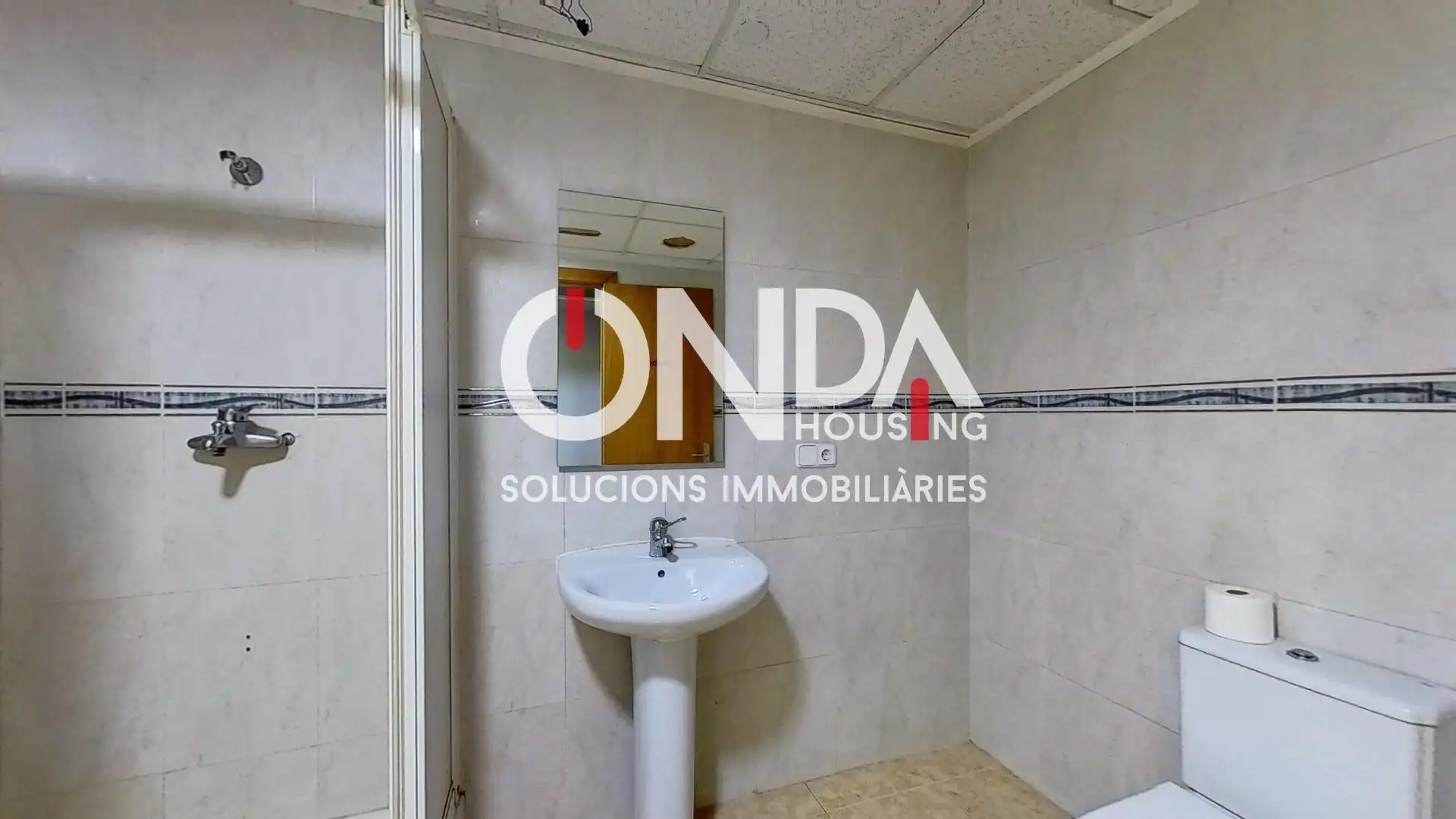 Badezimmer von Büro zum Verkauf in Balaguer mit Klimaanlage, Heizung und Abstellraum
