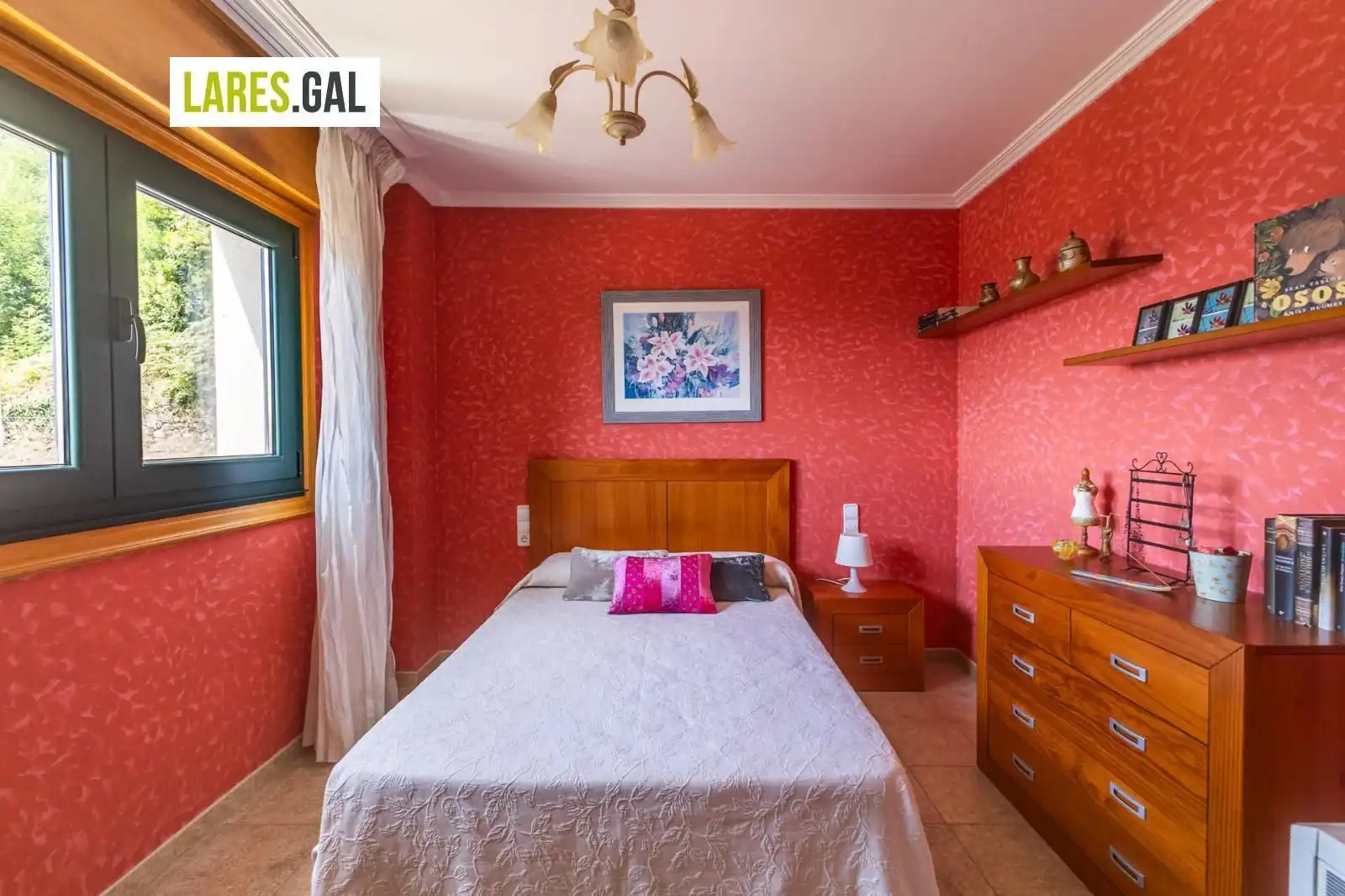 Schlafzimmer von Haus oder Chalet zum Verkauf in Cangas  mit Heizung, Terrasse und Möbliert