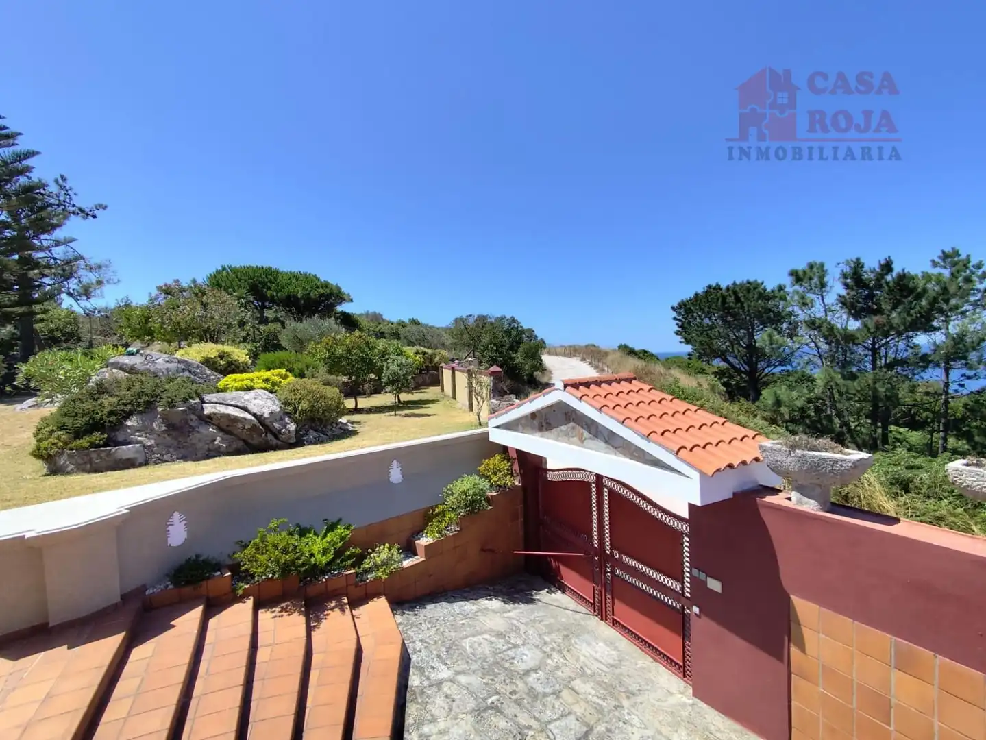 Vista exterior de Casa o chalet en venta en Cangas  con Calefacción, Terraza y Piscina