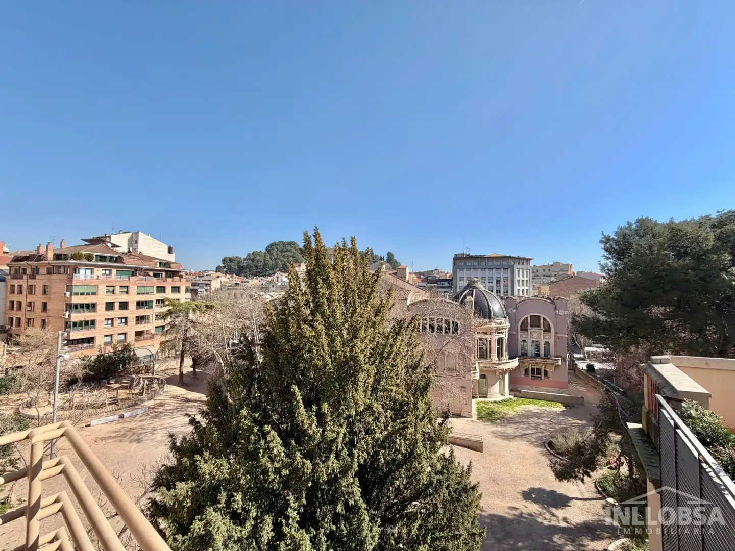 Vista exterior de Piso en venta en Manresa con Calefacción y Terraza