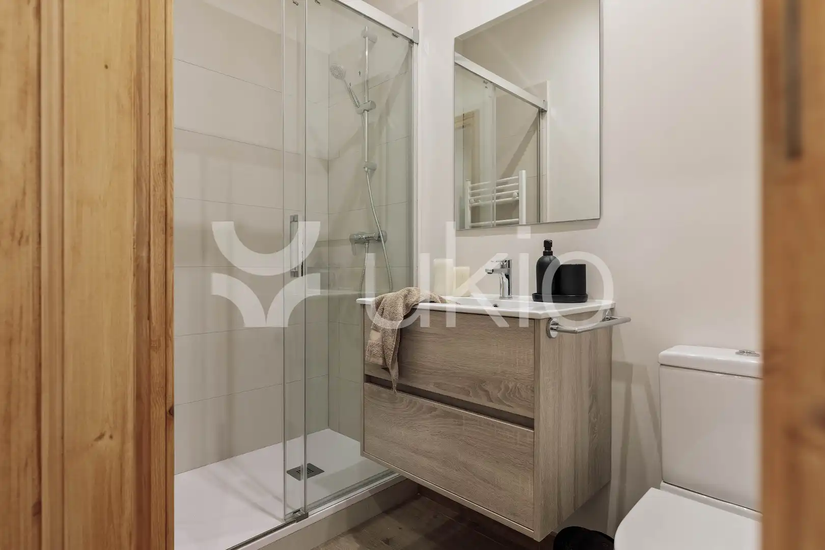 Baño de Apartamento de alquiler en Barcelona con Aire acondicionado, Calefacción y Amueblado