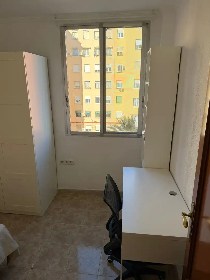 Schlafzimmer von Wohnung zur Miete in Valencia mit Möbliert, Ofen und Waschmaschine