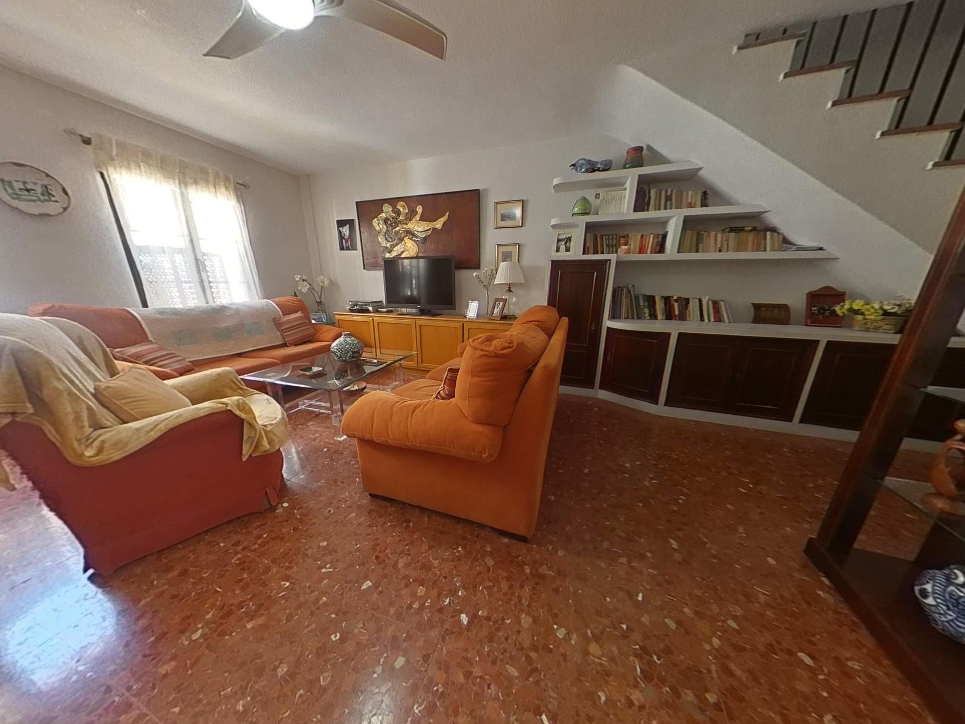 Sala d'estar de Casa adosada en venda en  Córdoba Capital amb Aire condicionat, Calefacció i Terrassa