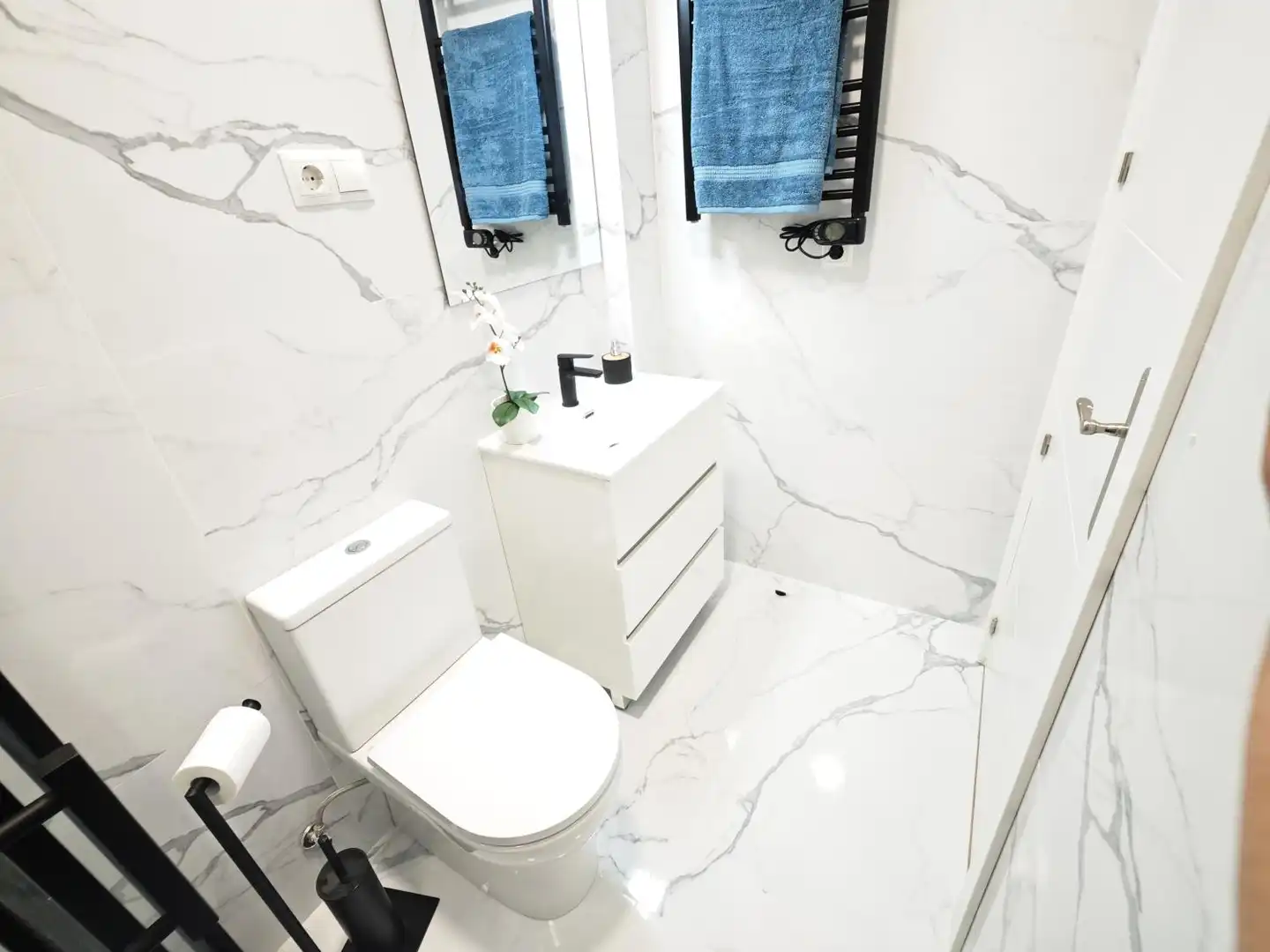 Baño de Piso en venta en Bilbao  con Calefacción, Trastero y Amueblado