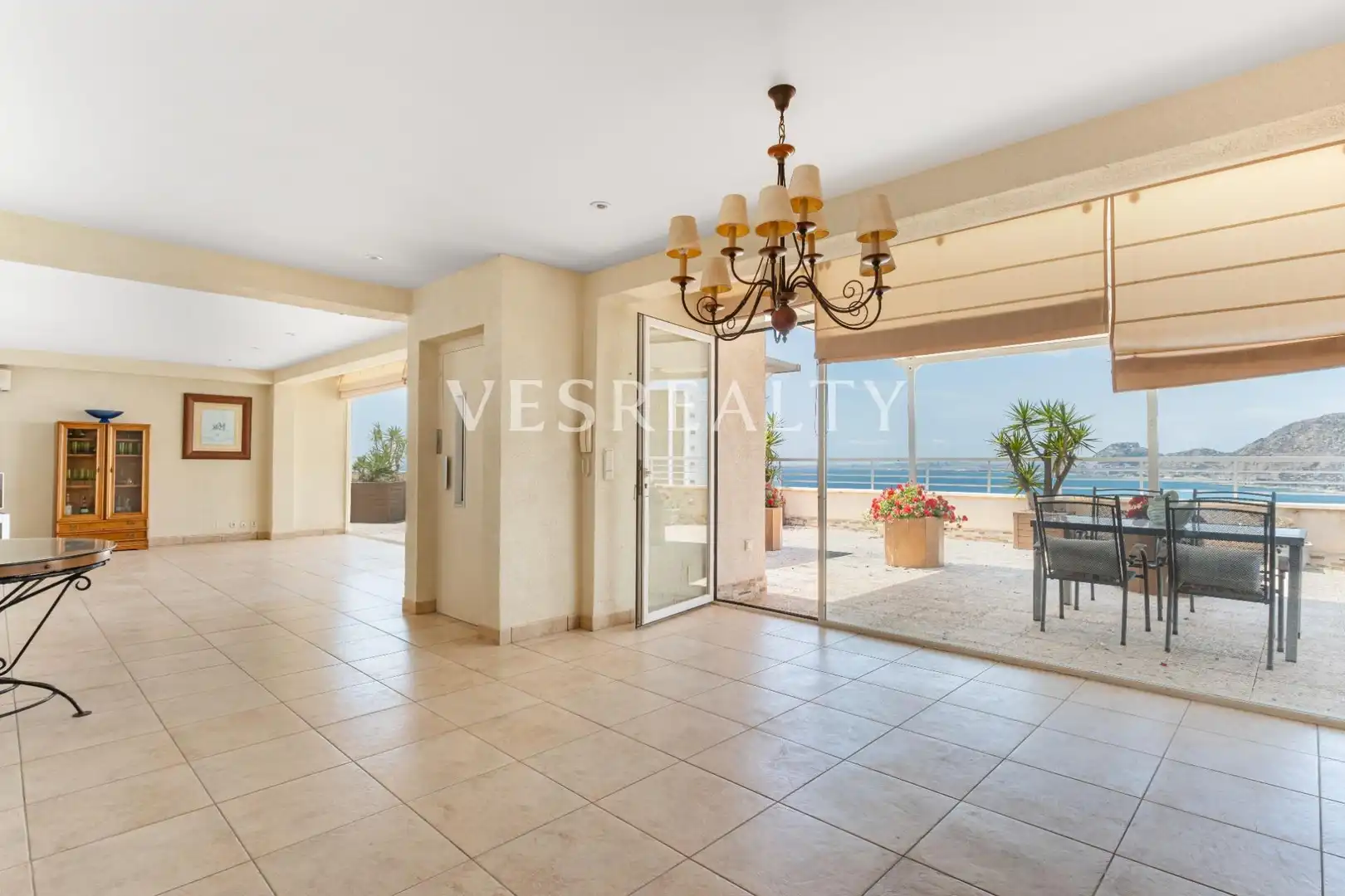 Vista exterior de Àtic de lloguer en Alicante / Alacant amb Jardí privat, Terrassa i Balcó