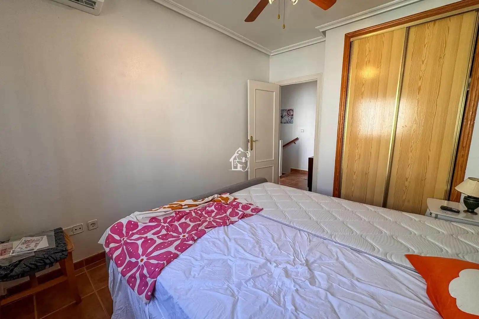 Dormitori de Casa adosada de lloguer en Orihuela amb Aire condicionat, Terrassa i Piscina