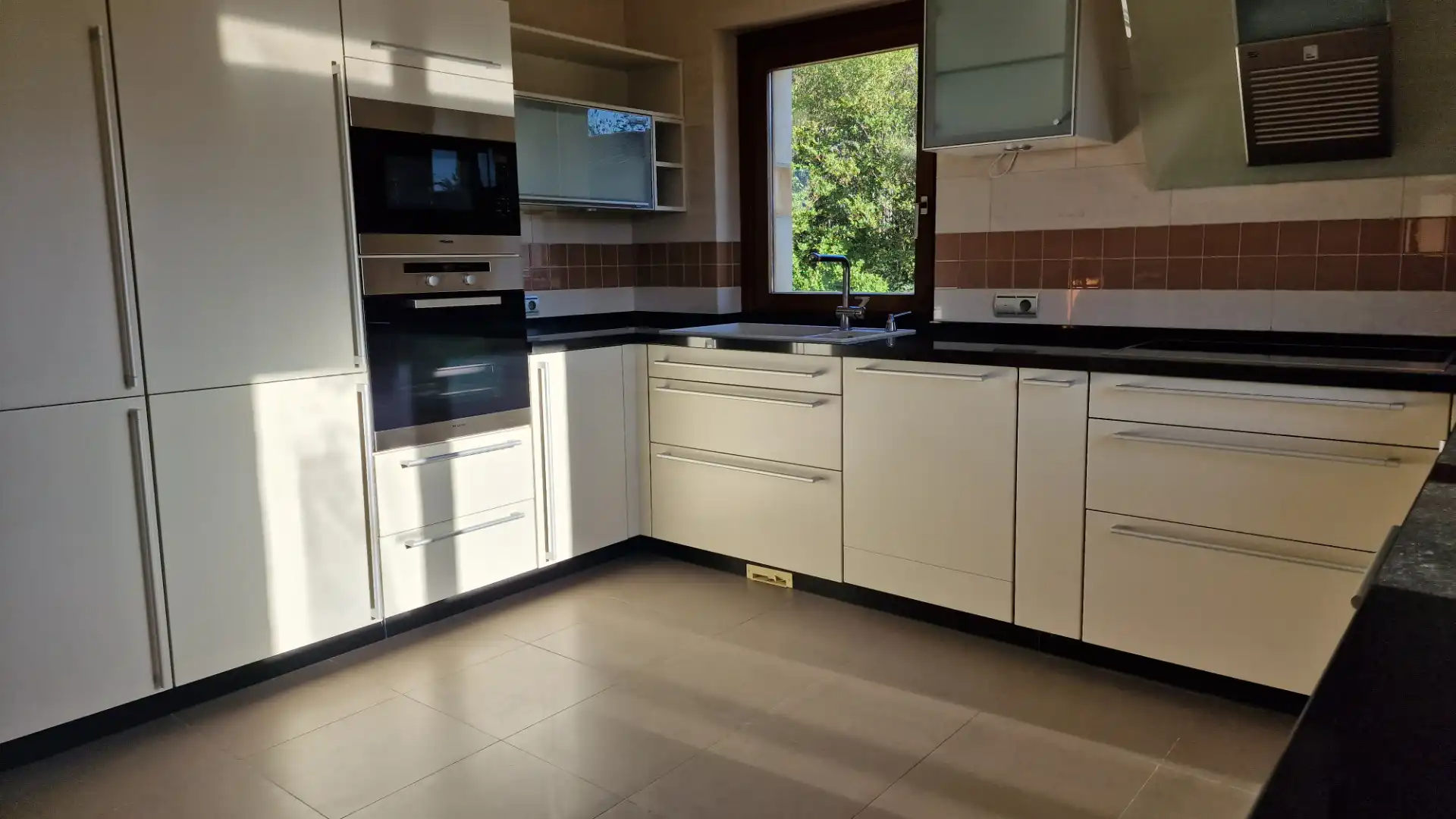 Cuina de Casa o xalet en venda en Gijón  amb Calefacció, Jardí privat i Parquet