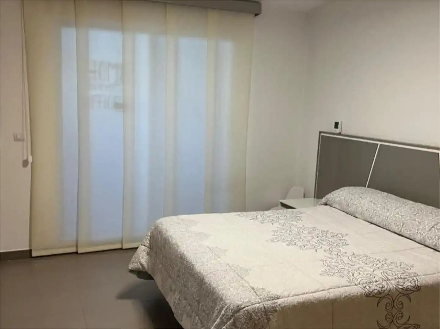 Dormitori de Casa o xalet de lloguer en La Pobla de Vallbona amb Aire condicionat i Piscina