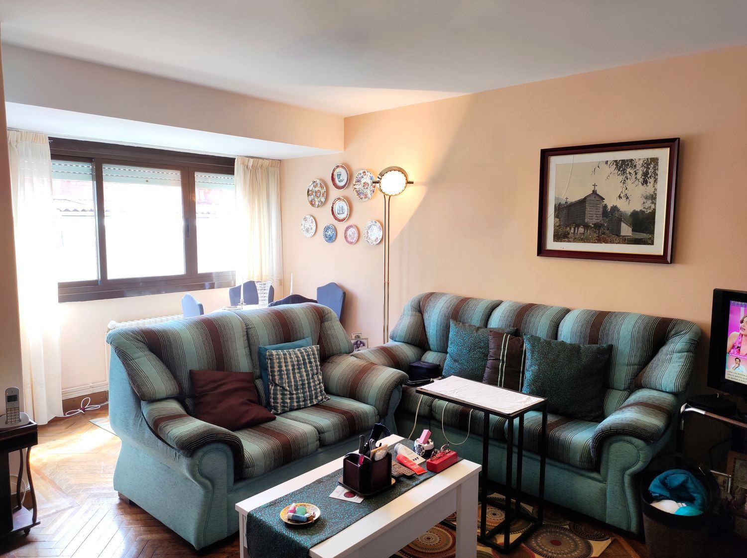 Sala d'estar de Pis en venda en A Coruña Capital  amb Calefacció, Parquet i Moblat