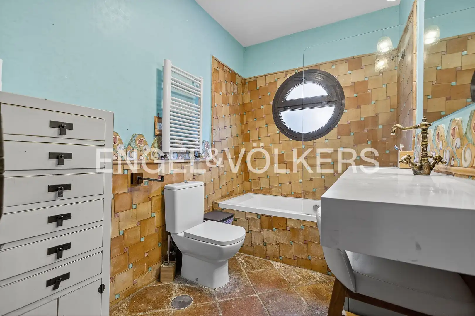 Baño de Finca rústica en venta en La Puebla del Río con Aire acondicionado, Calefacción y Jardín privado