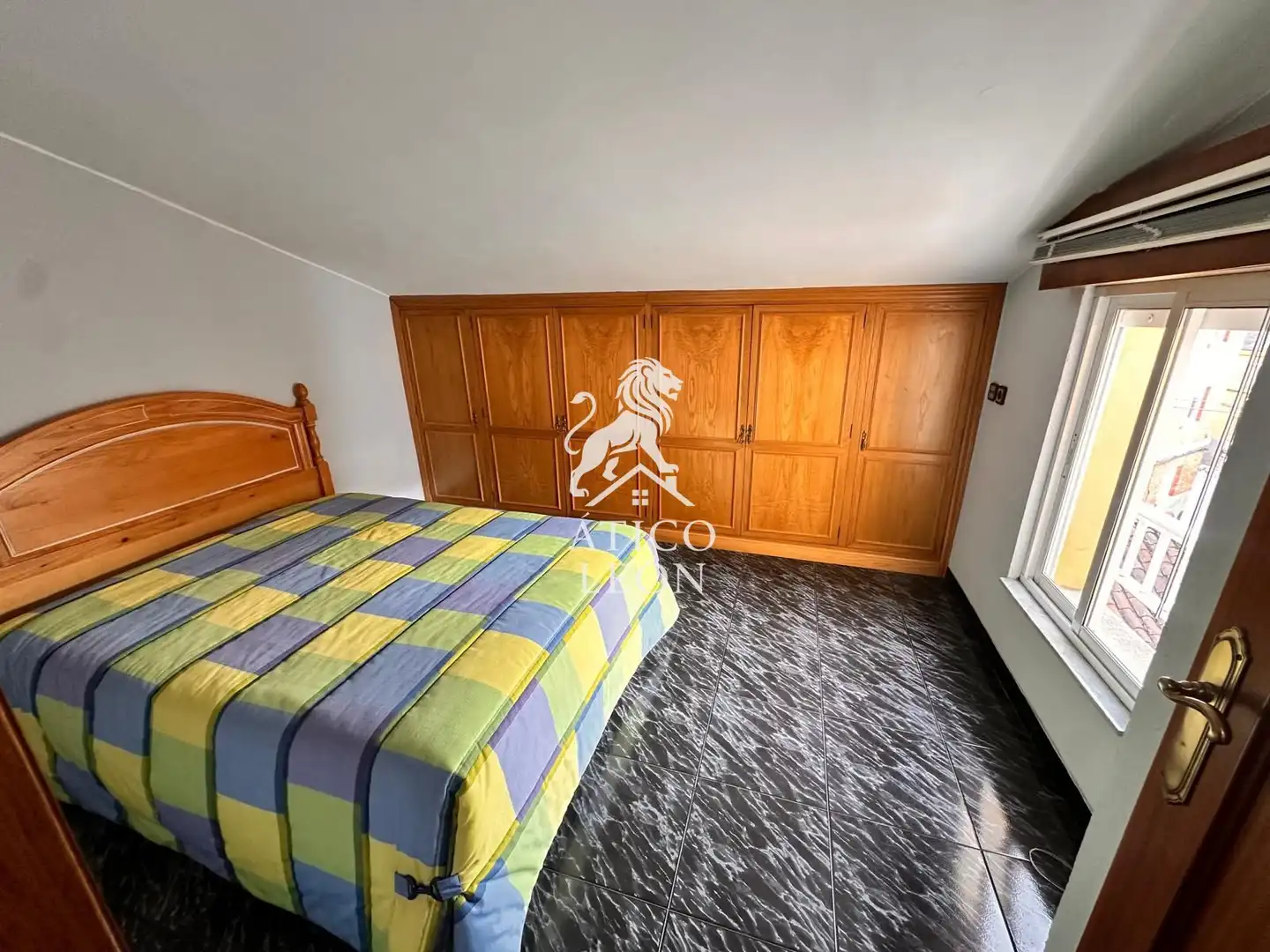 Habitación de Casa o chalet en venta en León Capital  con Calefacción, Terraza y Trastero