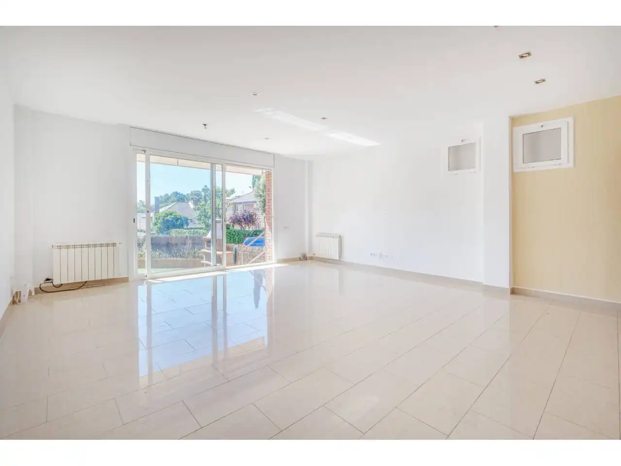 Sala d'estar de Casa o xalet en venda en Matadepera amb Calefacció, Jardí privat i Terrassa