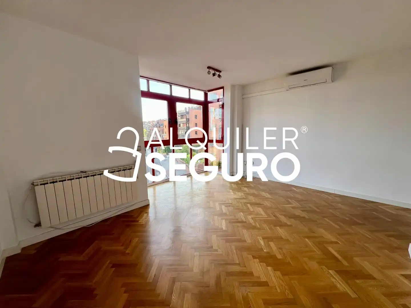 Flat for rent in Madrid  with Air Conditioner and Heating