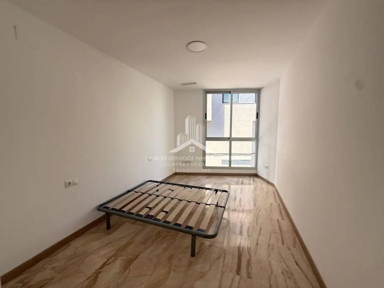 Habitación de Piso en venta en Castellón de la Plana / Castelló de la Plana con Aire acondicionado, Calefacción y Alarma